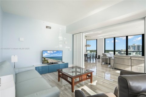 Condo in Pompano Beach, Florida, 2 bedrooms  № 1948096 - photo 23