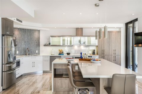 Condo in Pompano Beach, Florida, 2 bedrooms  № 1948096 - photo 13