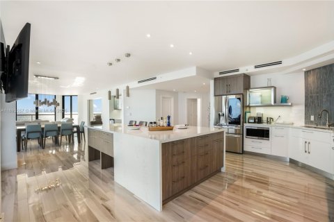 Condo in Pompano Beach, Florida, 2 bedrooms  № 1948096 - photo 14