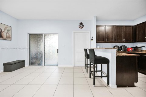 Townhouse in Homestead, Florida 2 bedrooms, 130.81 sq.m. № 1968006 - photo 10