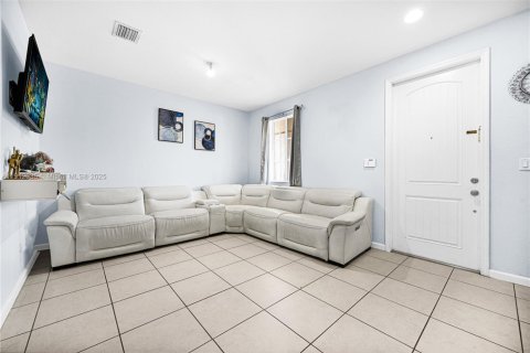 Townhouse in Homestead, Florida 2 bedrooms, 130.81 sq.m. № 1968006 - photo 4