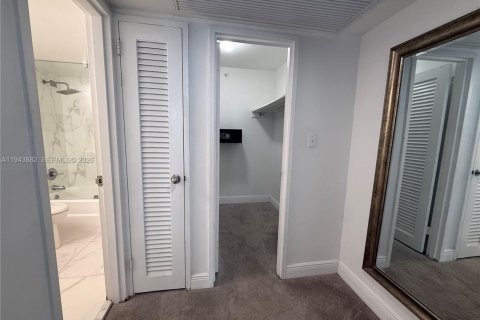 Apartment in Miami Beach, Florida 2 bedrooms, 105.91 sq.m. № 2155148 - photo 4