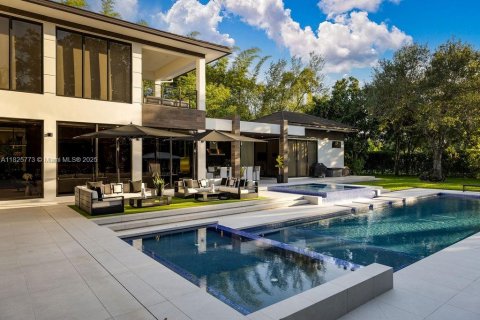House in Miami, Florida 8 bedrooms, 624.02 sq.m. № 1794501 - photo 23