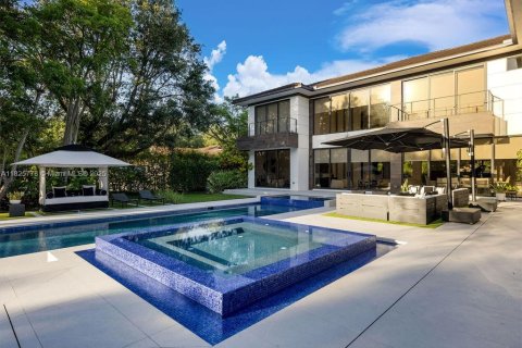 House in Miami, Florida 8 bedrooms, 624.02 sq.m. № 1794501 - photo 18