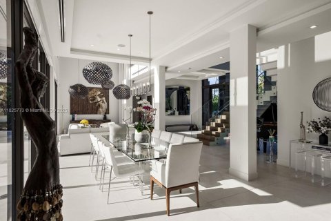 House in Miami, Florida 8 bedrooms, 624.02 sq.m. № 1794501 - photo 7