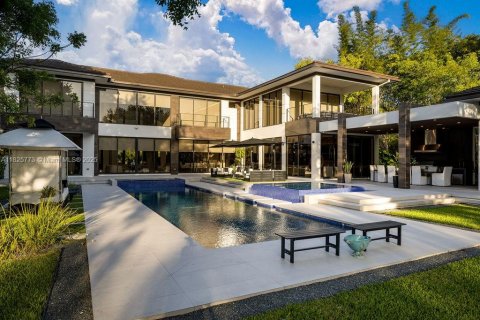 House in Miami, Florida 8 bedrooms, 624.02 sq.m. № 1794501 - photo 21