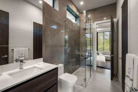 House in Miami, Florida 8 bedrooms, 624.02 sq.m. № 1794501 - photo 13