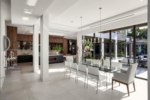 House in Miami, Florida 8 bedrooms, 624.02 sq.m. № 1794501 - photo 3