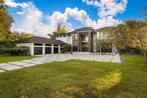 House in Miami, Florida 8 bedrooms, 624.02 sq.m. № 1794501 - photo 27