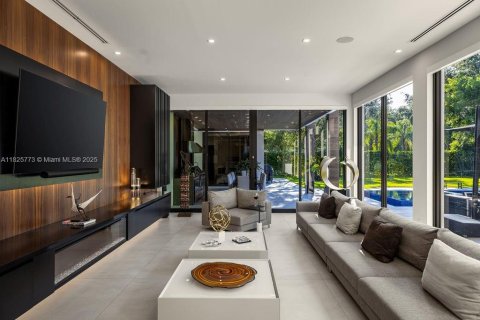 House in Miami, Florida 8 bedrooms, 624.02 sq.m. № 1794501 - photo 9