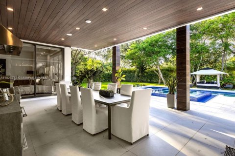 House in Miami, Florida 8 bedrooms, 624.02 sq.m. № 1794501 - photo 16