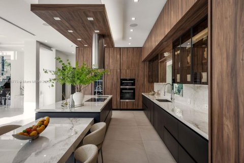 House in Miami, Florida 8 bedrooms, 624.02 sq.m. № 1794501 - photo 6