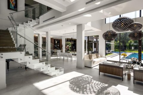 House in Miami, Florida 8 bedrooms, 624.02 sq.m. № 1794501 - photo 2