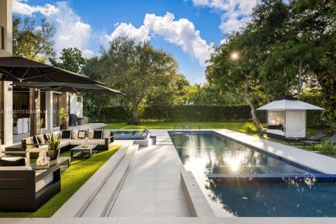 House in Miami, Florida 8 bedrooms, 624.02 sq.m. № 1794501 - photo 24