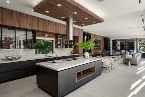House in Miami, Florida 8 bedrooms, 624.02 sq.m. № 1794501 - photo 4