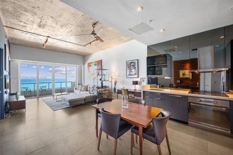Condominio en venta en Miami Beach, Florida, 1 dormitorio, 86.4 m2 № 1942768 - foto 2