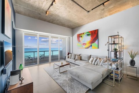 Condominio en venta en Miami Beach, Florida, 1 dormitorio, 86.4 m2 № 1942768 - foto 1