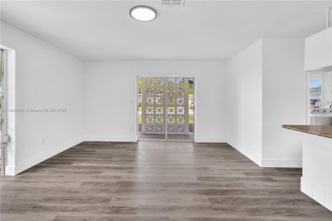 Villa ou maison à vendre à Cutler Bay, Floride: 4 chambres, 183.39 m2 № 1942190 - photo 14