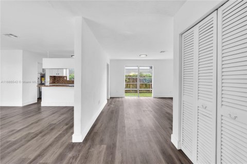 Villa ou maison à vendre à Cutler Bay, Floride: 4 chambres, 183.39 m2 № 1942190 - photo 9