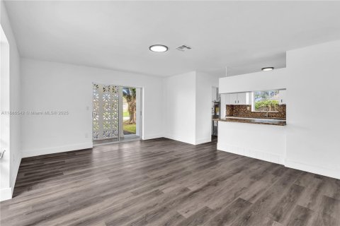 Villa ou maison à vendre à Cutler Bay, Floride: 4 chambres, 183.39 m2 № 1942190 - photo 11