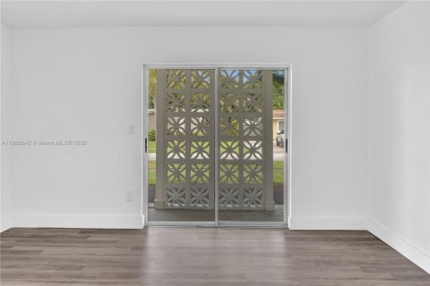 Villa ou maison à vendre à Cutler Bay, Floride: 4 chambres, 183.39 m2 № 1942190 - photo 17