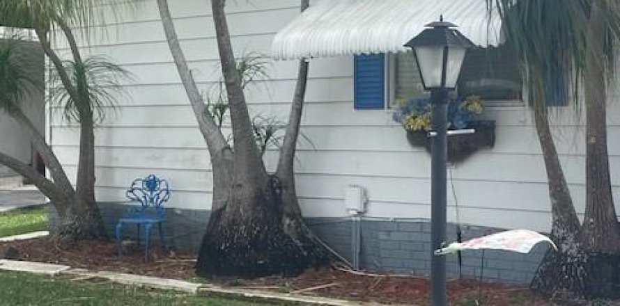 House in Coconut Creek, Florida 2 bedrooms, 88.26 sq.m. № 1135524