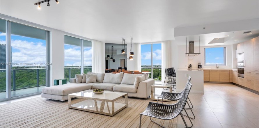 Condo in North Miami Beach, Florida, 2 bedrooms  № 1868577