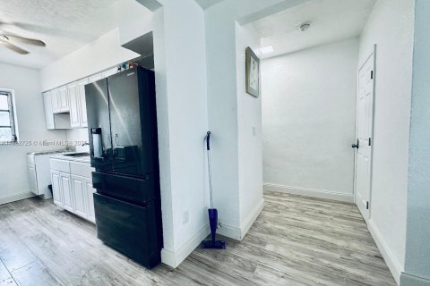 Condo in Miami Beach, Florida, 2 bedrooms  № 1933109 - photo 4