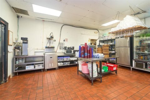 Commercial property in Brandon, Florida 486.81 sq.m. № 2139735 - photo 23