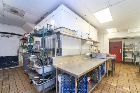 Commercial property in Brandon, Florida 486.81 sq.m. № 2139735 - photo 27
