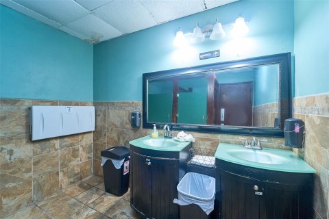 Commercial property in Brandon, Florida 486.81 sq.m. № 2139735 - photo 20