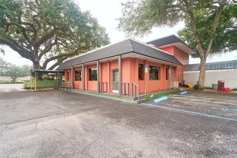 Commercial property in Brandon, Florida 486.81 sq.m. № 2139735 - photo 4
