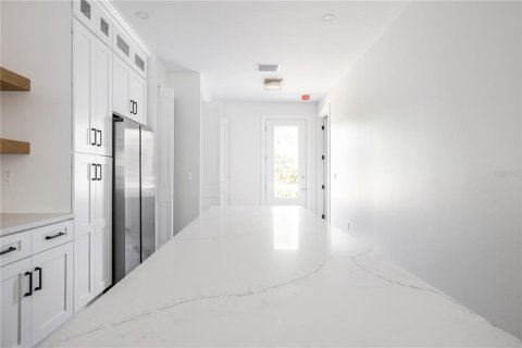 House in Tampa, Florida 3 bedrooms, 138.52 sq.m. № 1912279 - photo 6