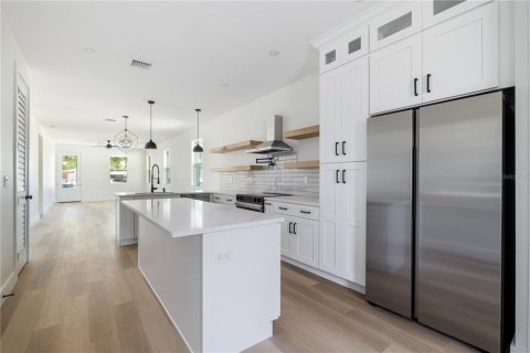 House in Tampa, Florida 3 bedrooms, 138.52 sq.m. № 1912279 - photo 5
