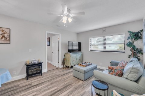 House in Delray Beach, Florida 2 bedrooms, 126.72 sq.m. № 2186496 - photo 15