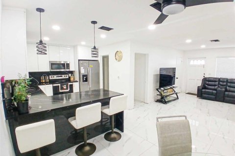 Casa en venta en Tampa, Florida, 4 dormitorios, 153.47 m2 № 1917187 - foto 8