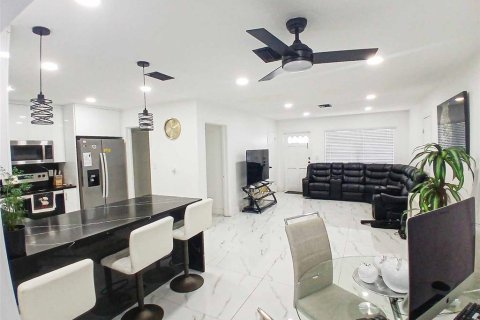 Casa en venta en Tampa, Florida, 4 dormitorios, 153.47 m2 № 1917187 - foto 7