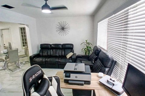 Casa en venta en Tampa, Florida, 4 dormitorios, 153.47 m2 № 1917187 - foto 23