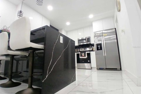 Casa en venta en Tampa, Florida, 4 dormitorios, 153.47 m2 № 1917187 - foto 12