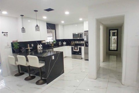 Casa en venta en Tampa, Florida, 4 dormitorios, 153.47 m2 № 1917187 - foto 14