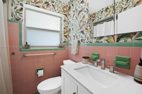 House in Wilton Manors, Florida 3 bedrooms, 151.34 sq.m. № 2020939 - photo 10