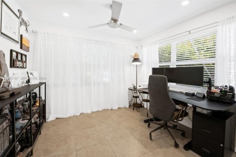 House in Wilton Manors, Florida 3 bedrooms, 151.34 sq.m. № 2020939 - photo 11