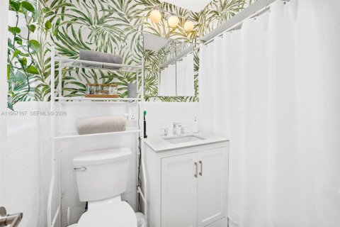 House in Wilton Manors, Florida 3 bedrooms, 151.34 sq.m. № 2020939 - photo 8