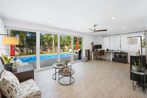 House in Wilton Manors, Florida 3 bedrooms, 151.34 sq.m. № 2020939 - photo 4