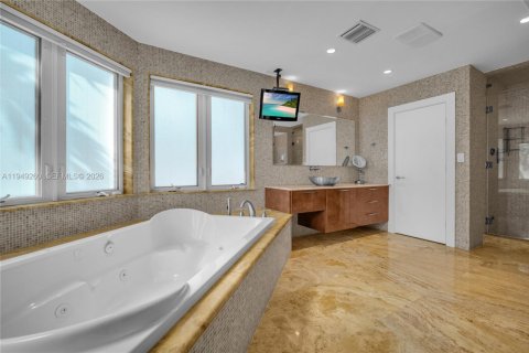 Villa ou maison à vendre à Miami, Floride: 7 chambres, 699.93 m2 № 2019546 - photo 24