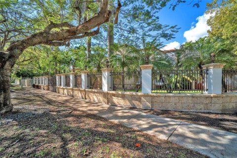 Villa ou maison à vendre à Miami, Floride: 7 chambres, 699.93 m2 № 2019546 - photo 4