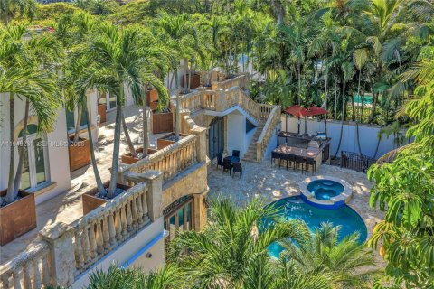 Villa ou maison à vendre à Miami, Floride: 7 chambres, 699.93 m2 № 2019546 - photo 5