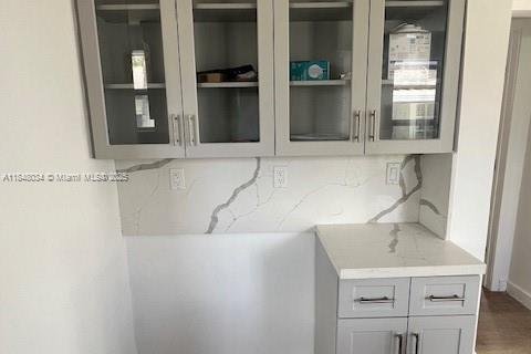 House in Miami, Florida 4 bedrooms, 125.23 sq.m. № 1849281 - photo 7