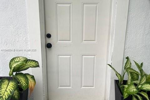 House in Miami, Florida 4 bedrooms, 125.23 sq.m. № 1849281 - photo 23