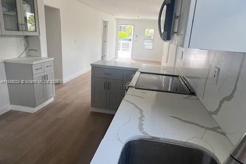 House in Miami, Florida 4 bedrooms, 125.23 sq.m. № 1849281 - photo 9